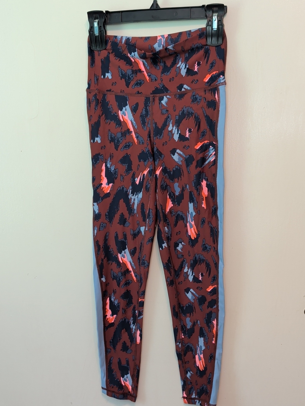 aerie Women's Leggings in Rust Multi Print with Blue Side Panels Chill Play Move